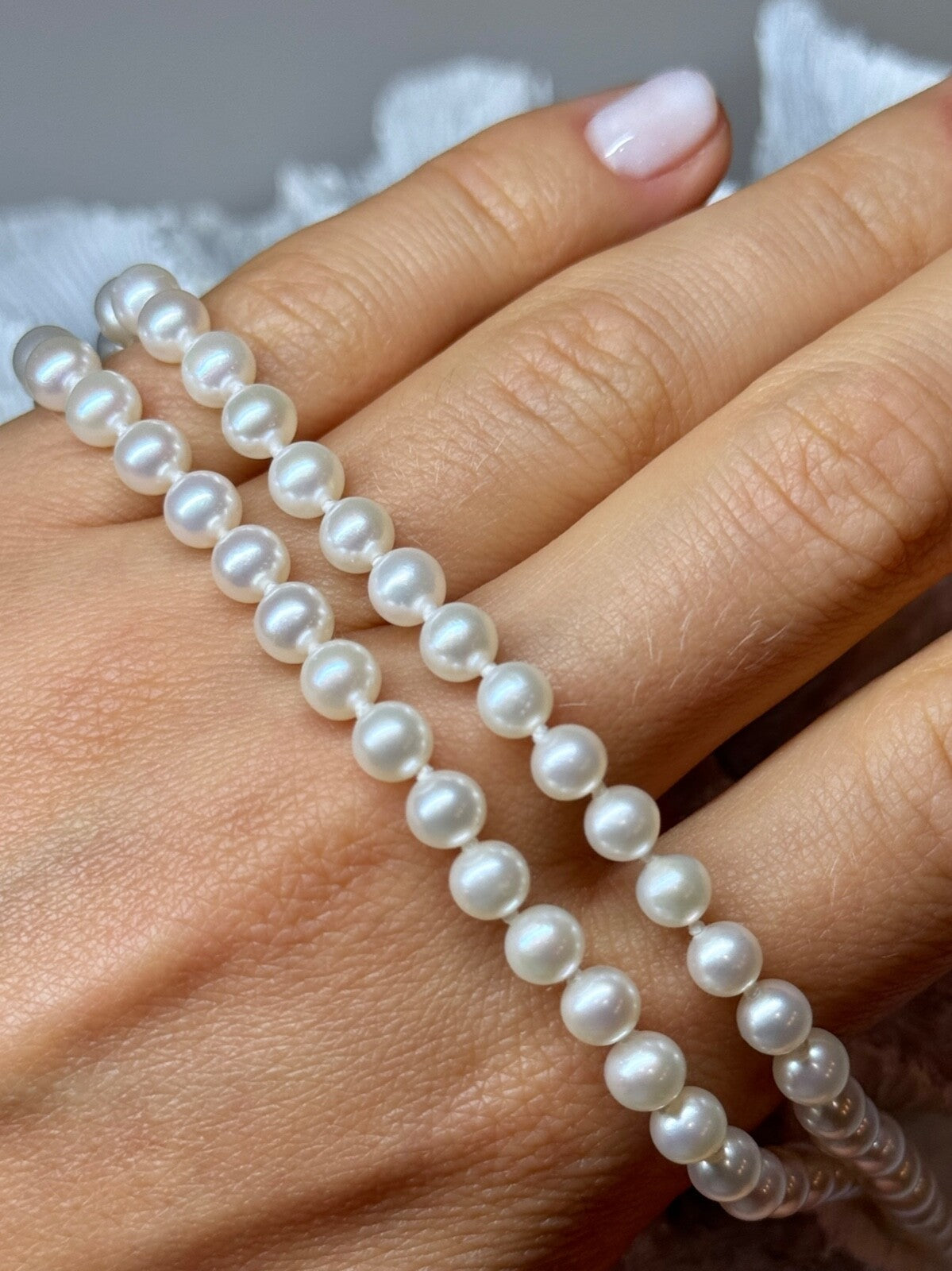 14K Yellow Gold Claps Fresh Water Pearl Necklace 18 Inch