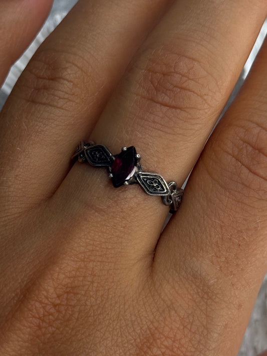 925 Sterling Silver Garnet Ring Size 9.5