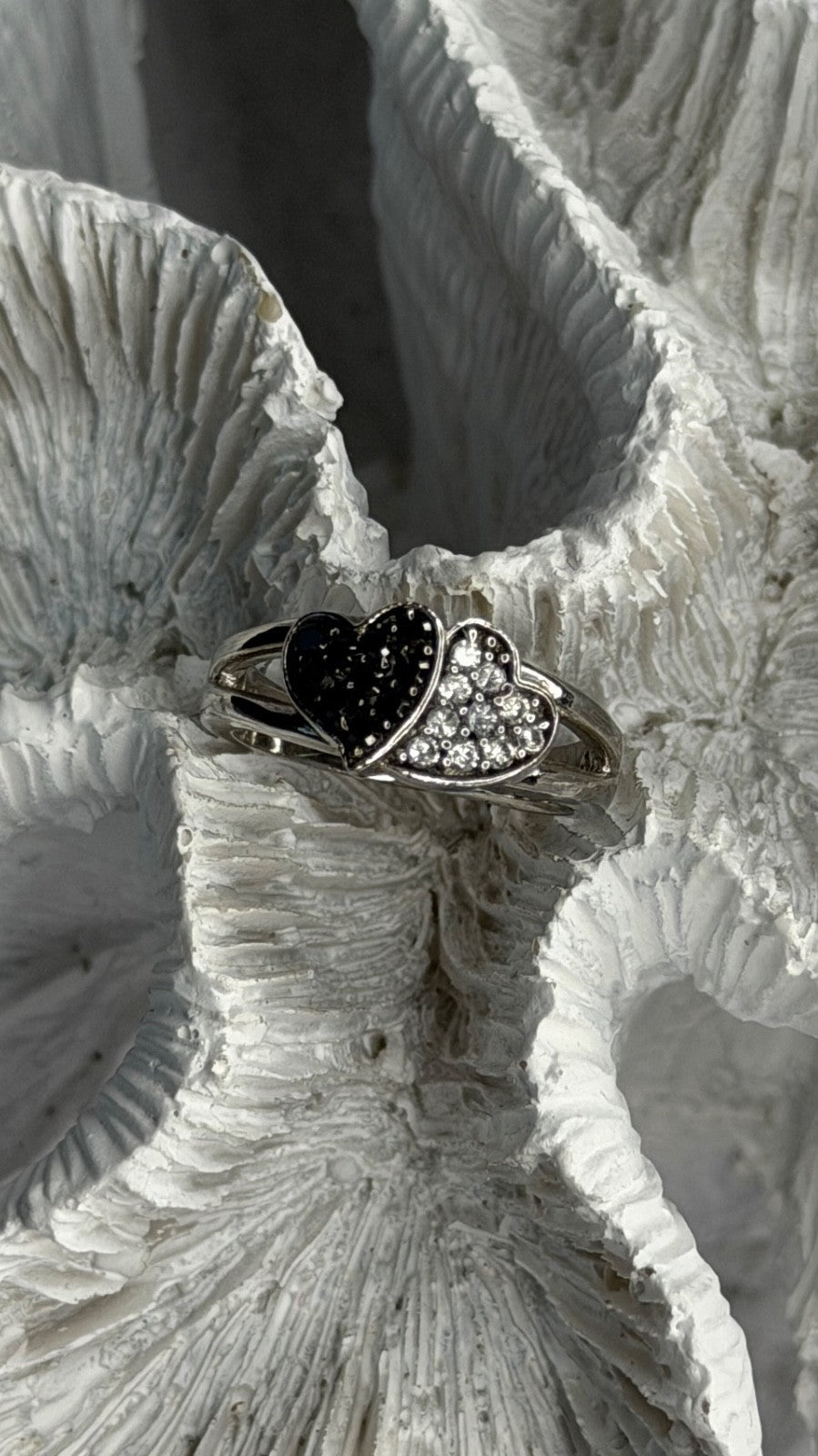 925 Sterling Silver Black & White Spinel Hearts Ring Size 6