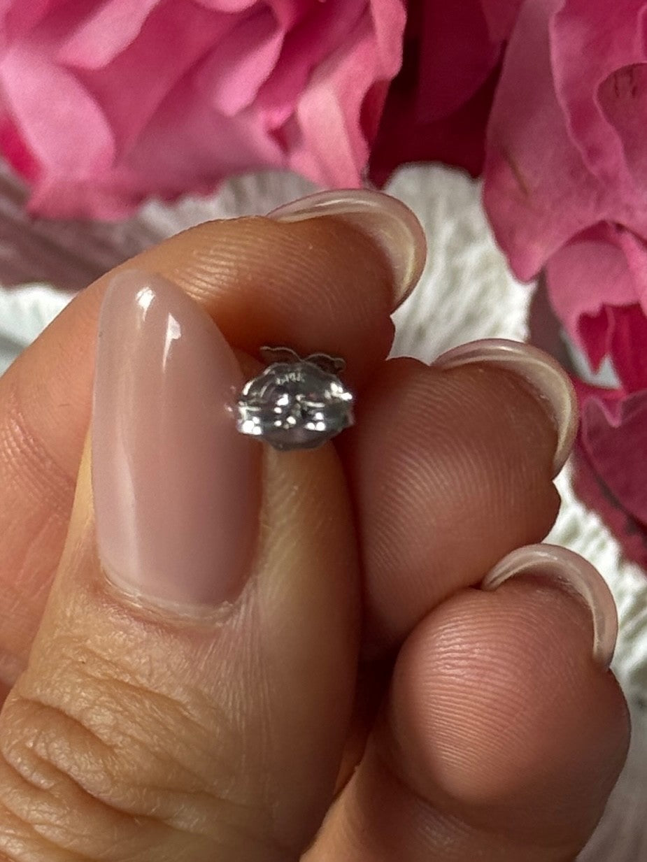 14K White Gold Diamond 0.18 carat Stud Earrings