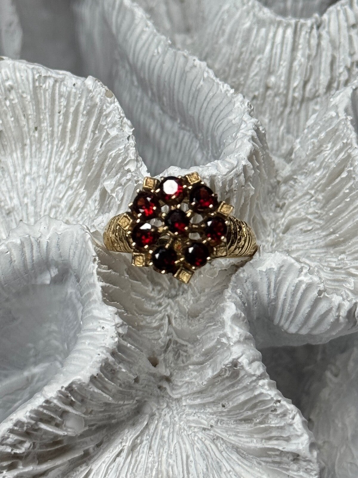 14K Yellow Gold Ring Garnet Flower Size 5