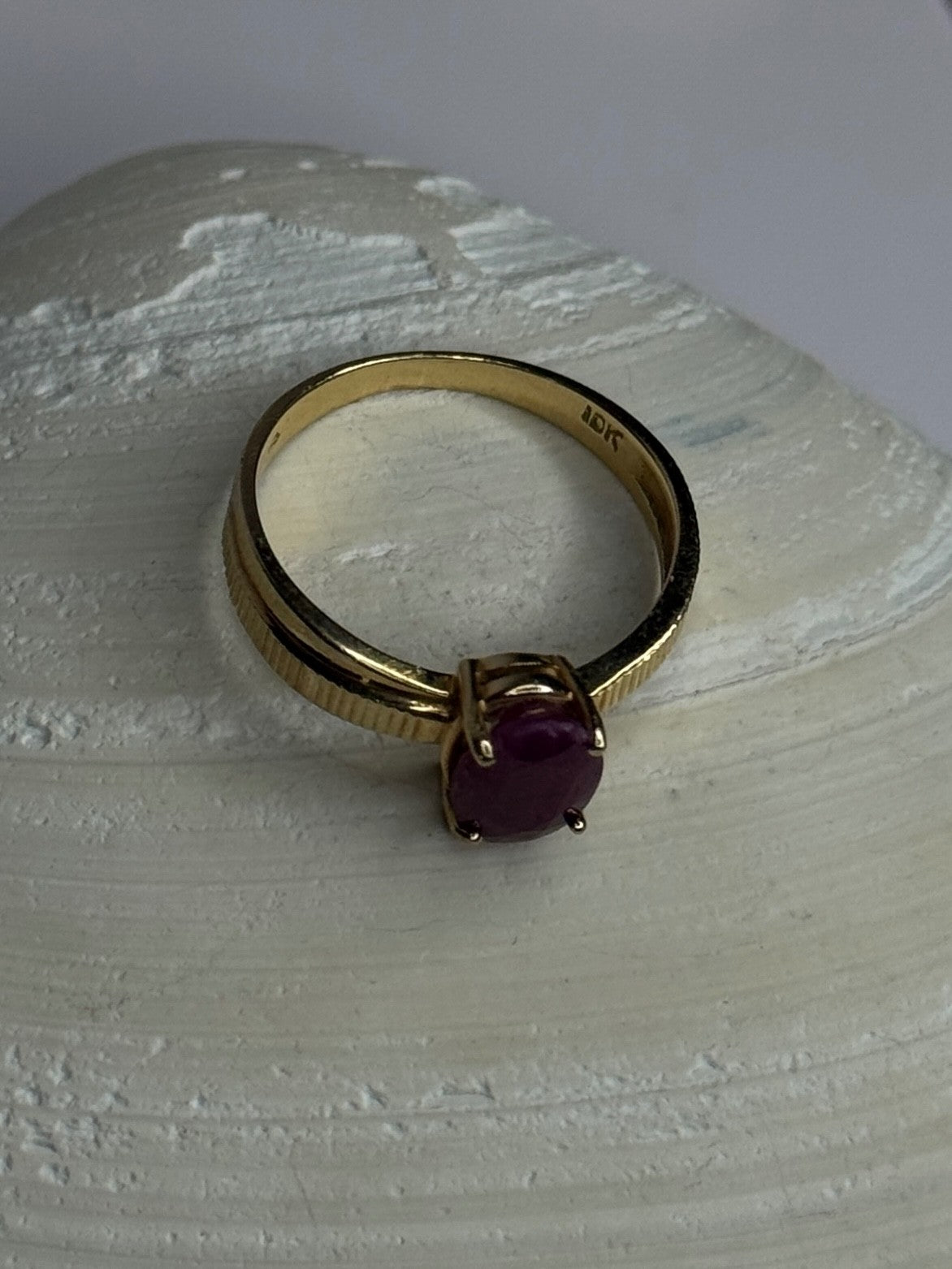 Elegant 10K Yellow Gold Ruby Ring Size 7
