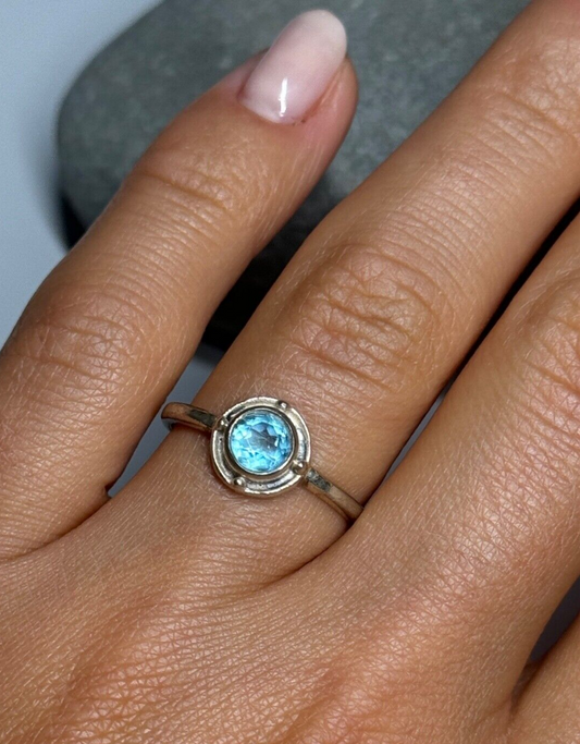 925 Sterling Silver Blue Topaz Ring Size 7.5