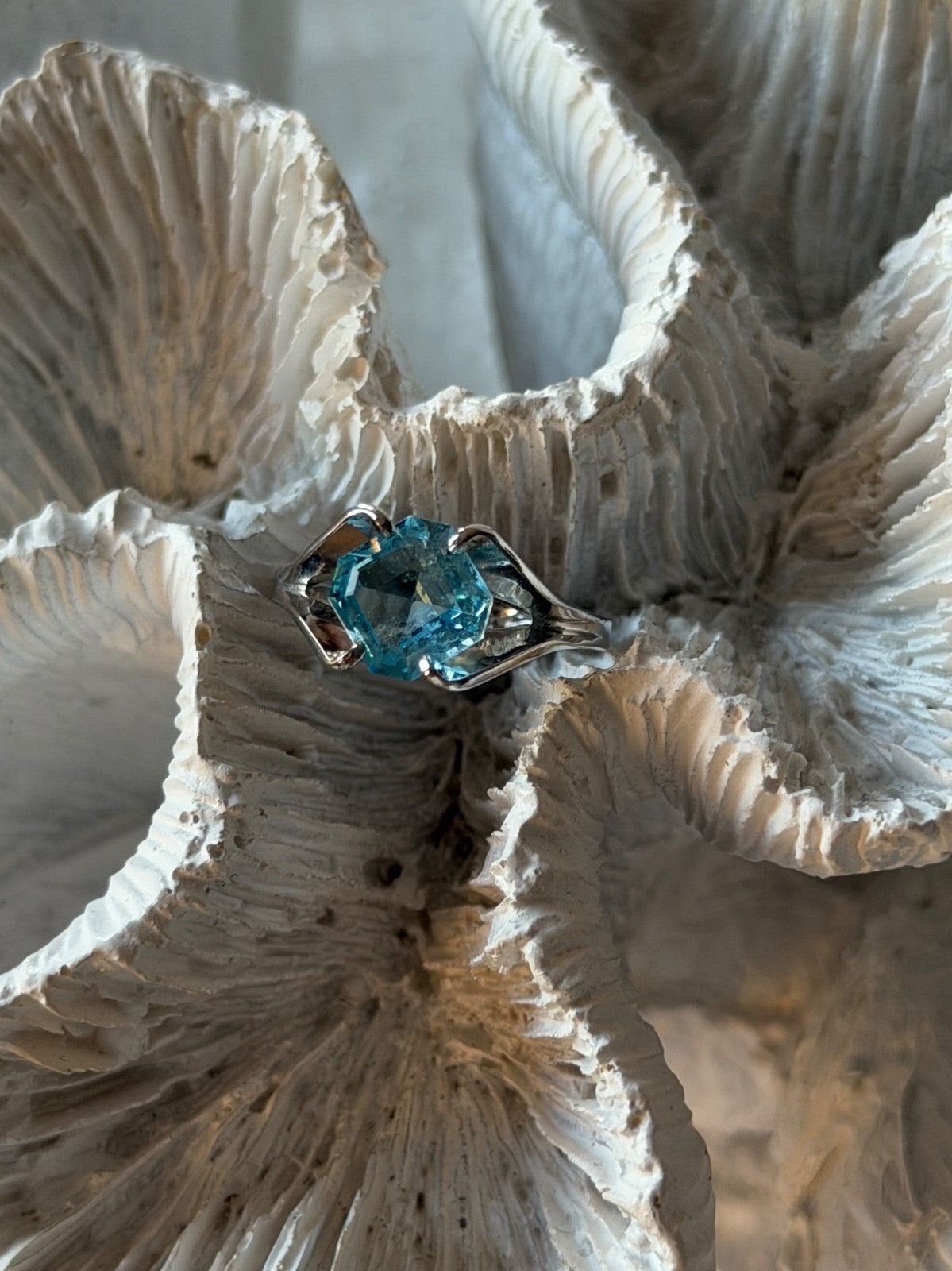 925 Sterling Silver Blue Topaz Ring Size 5