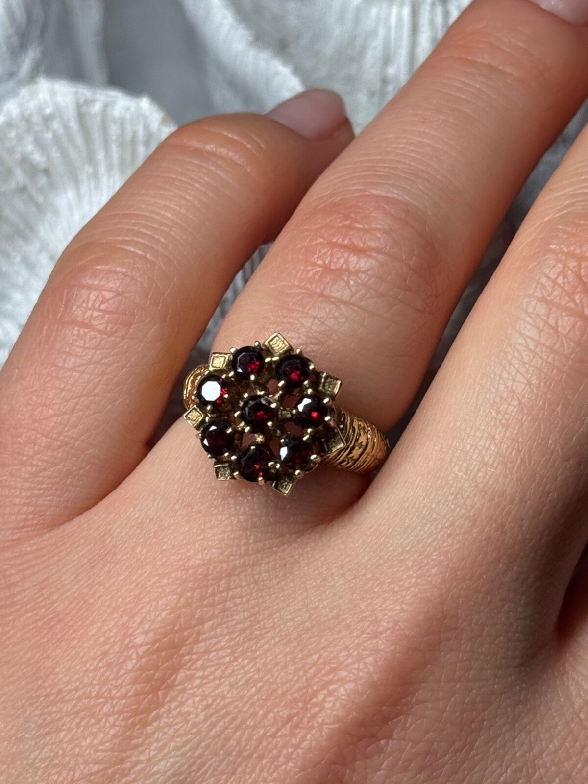 14K Yellow Gold Ring Garnet Flower Size 5