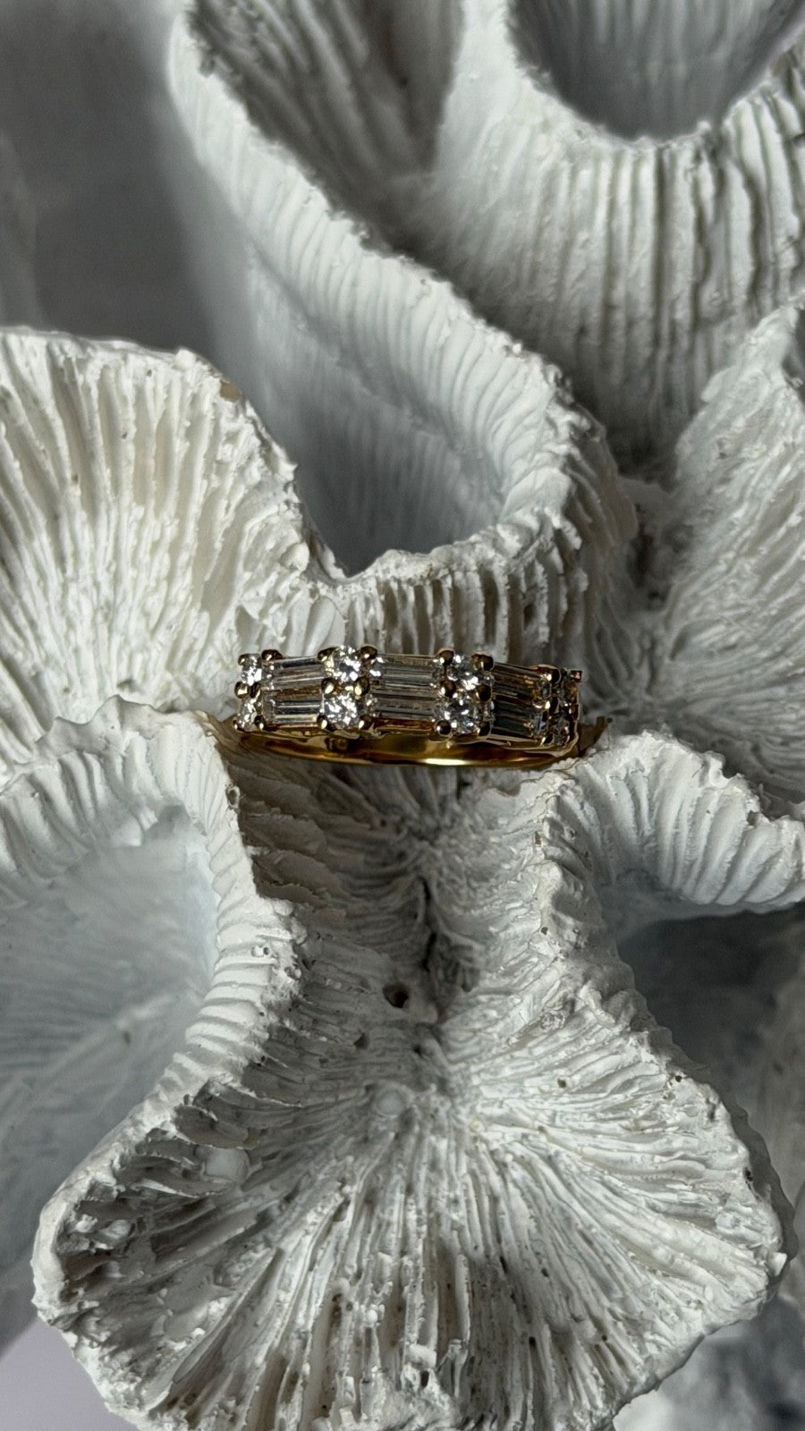 18K Yellow Gold Baguette 0.70 ct Round 0.38 ct Diamond Ring Size 5.5