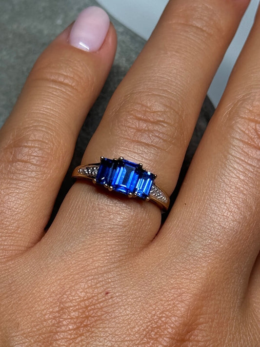 10K Yellow Gold Sapphire & Diamonds Ring Size 6