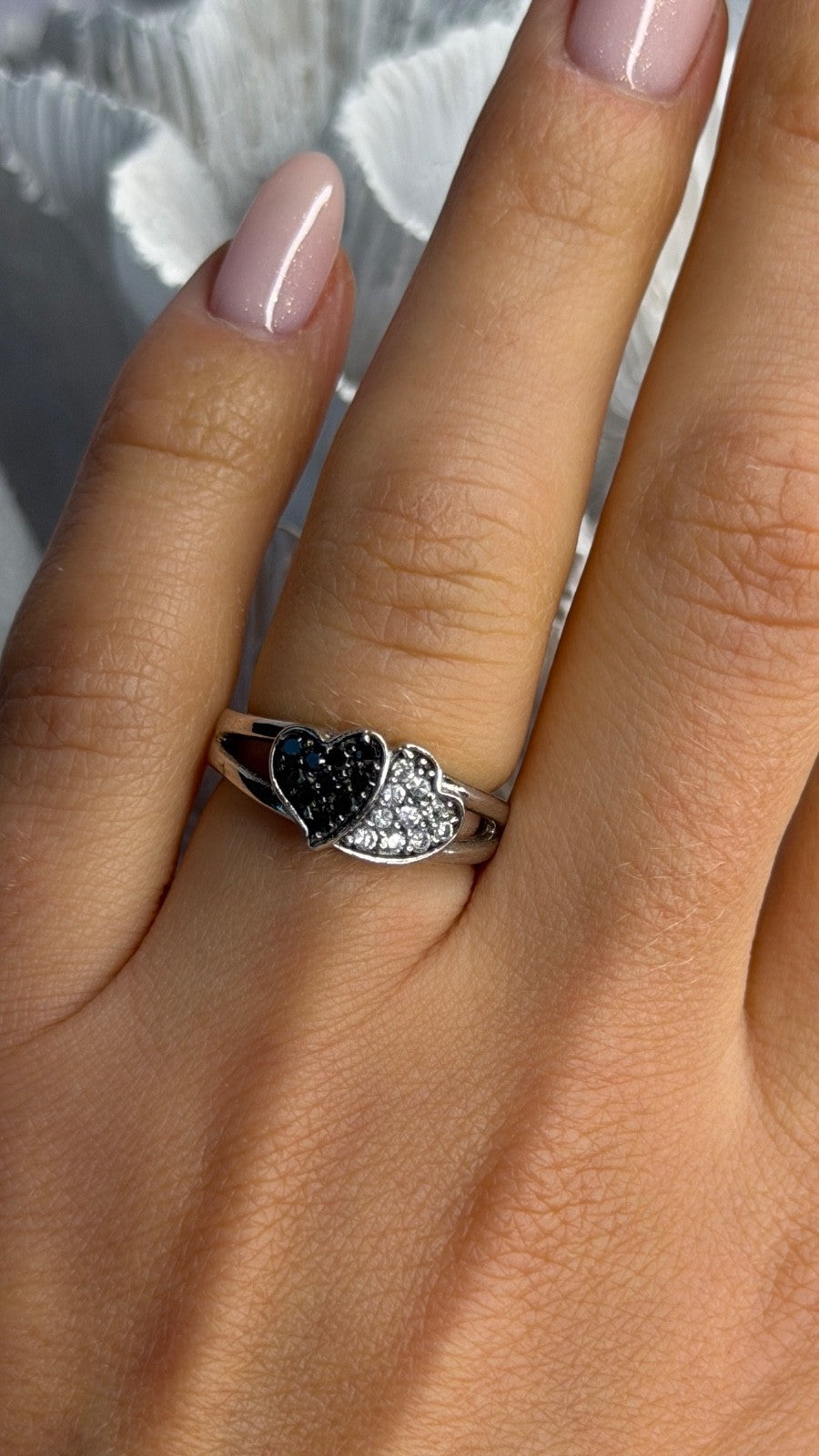 925 Sterling Silver Black & White Spinel Hearts Ring Size 6