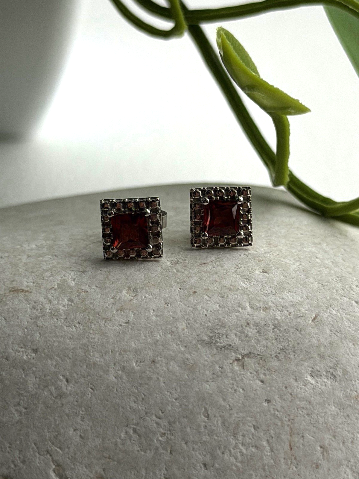 Lovely 10K White Gold Stud Red Garnet Earrings