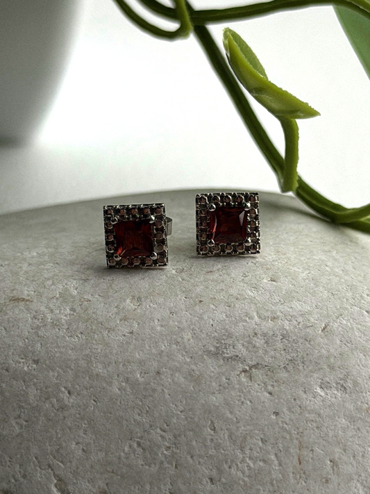 Lovely 10K White Gold Stud Red Garnet Earrings