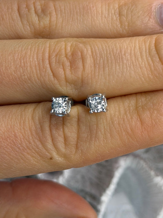 ZEI 14K White Gold Diamond tcw 0.14 ct Stud Earrings