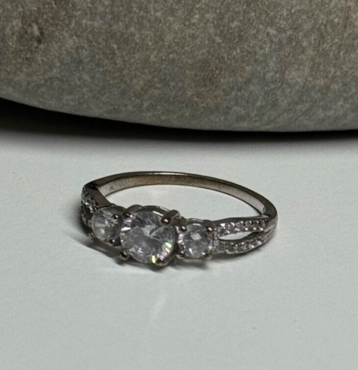 925 Sterling Silver CZ Ring Size 6.5