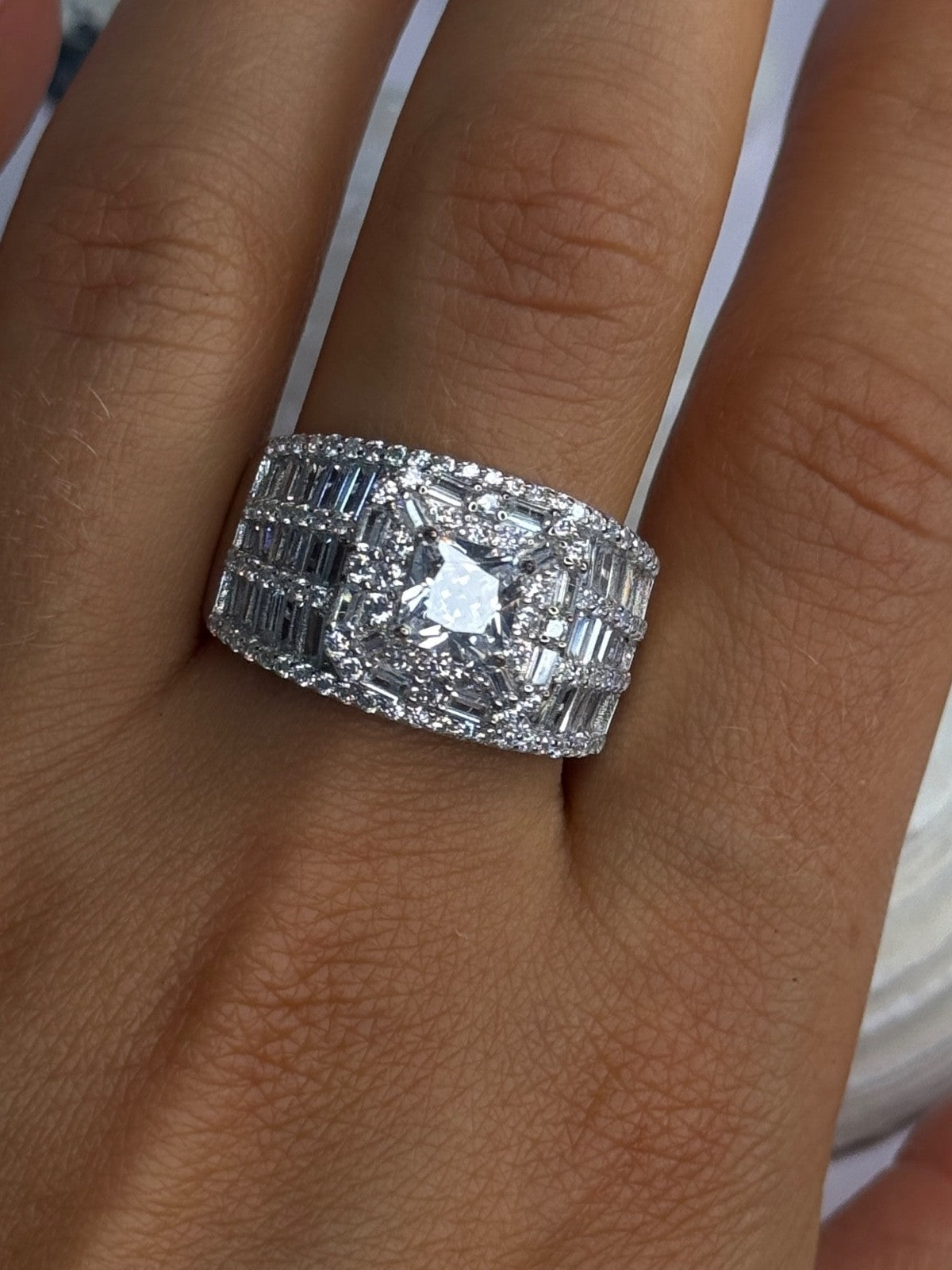 Shiny 925 Sterling Silver Cz Ring Size 11