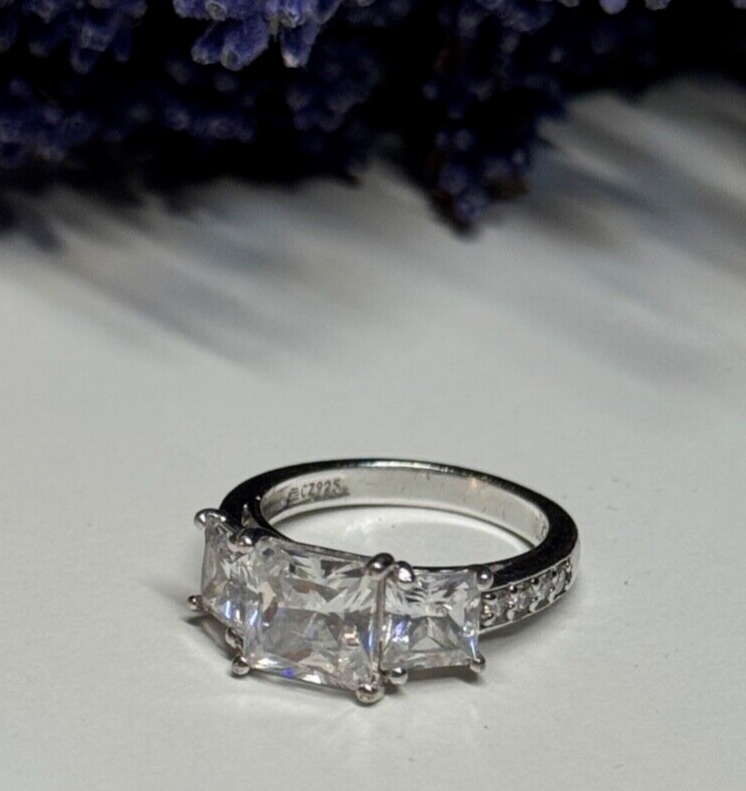 925 Sterling Silver Ring Size 5.5