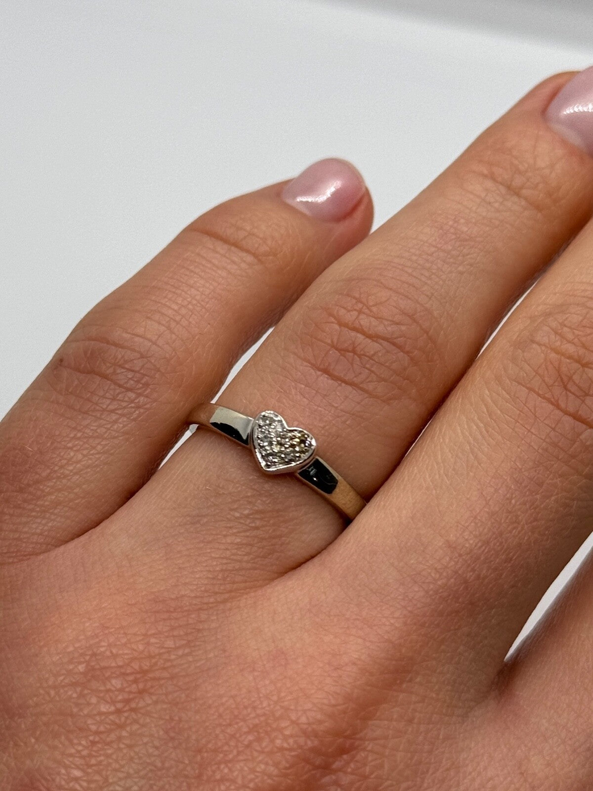 10K White Gold Diamond Heart Ring Size 6