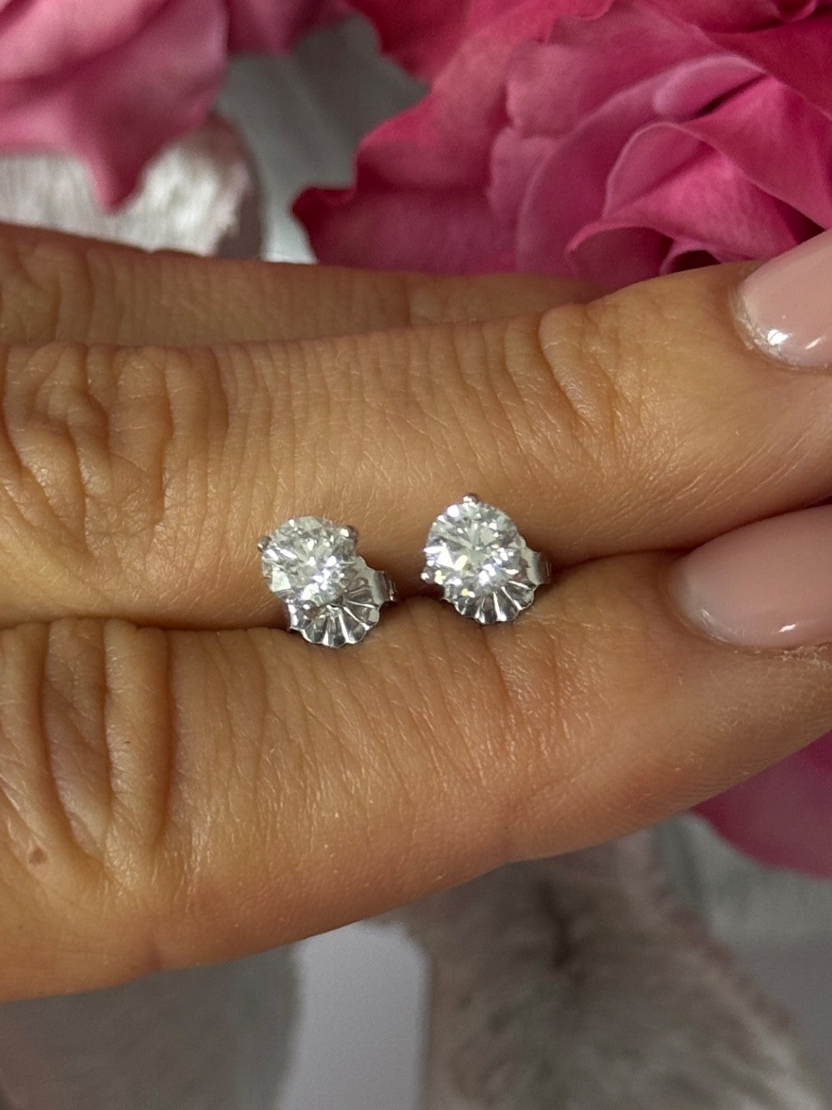 Elegant 14K White Gold 1 carat Diamond Earrings