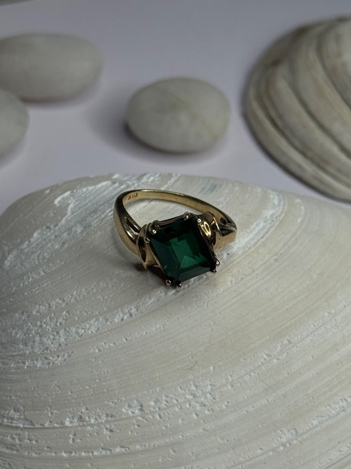 10K Yellow Gold Emerald Ring Size 4