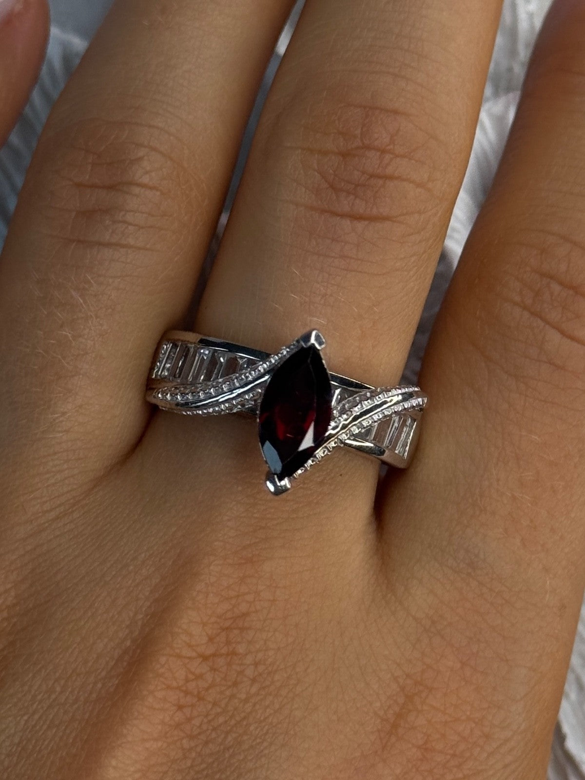 925 Sterling Silver Garnet & Beryl Ring Size 10