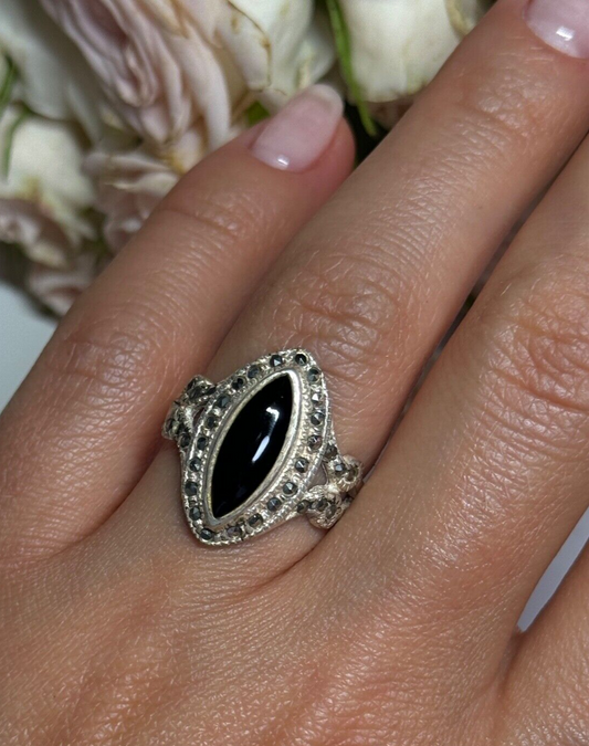 Vintage 925 Sterling Silver Onyx & Marcasite Ring Size 7