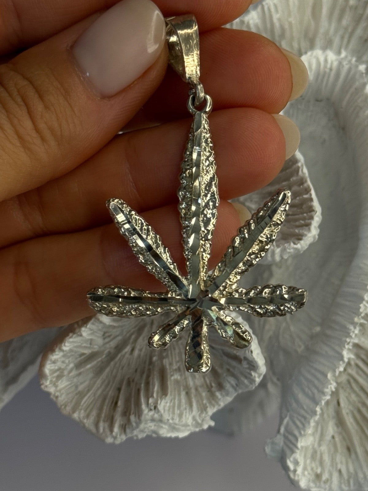 925 Sterling Silver Leaf Pendant Length 2.40 Inch