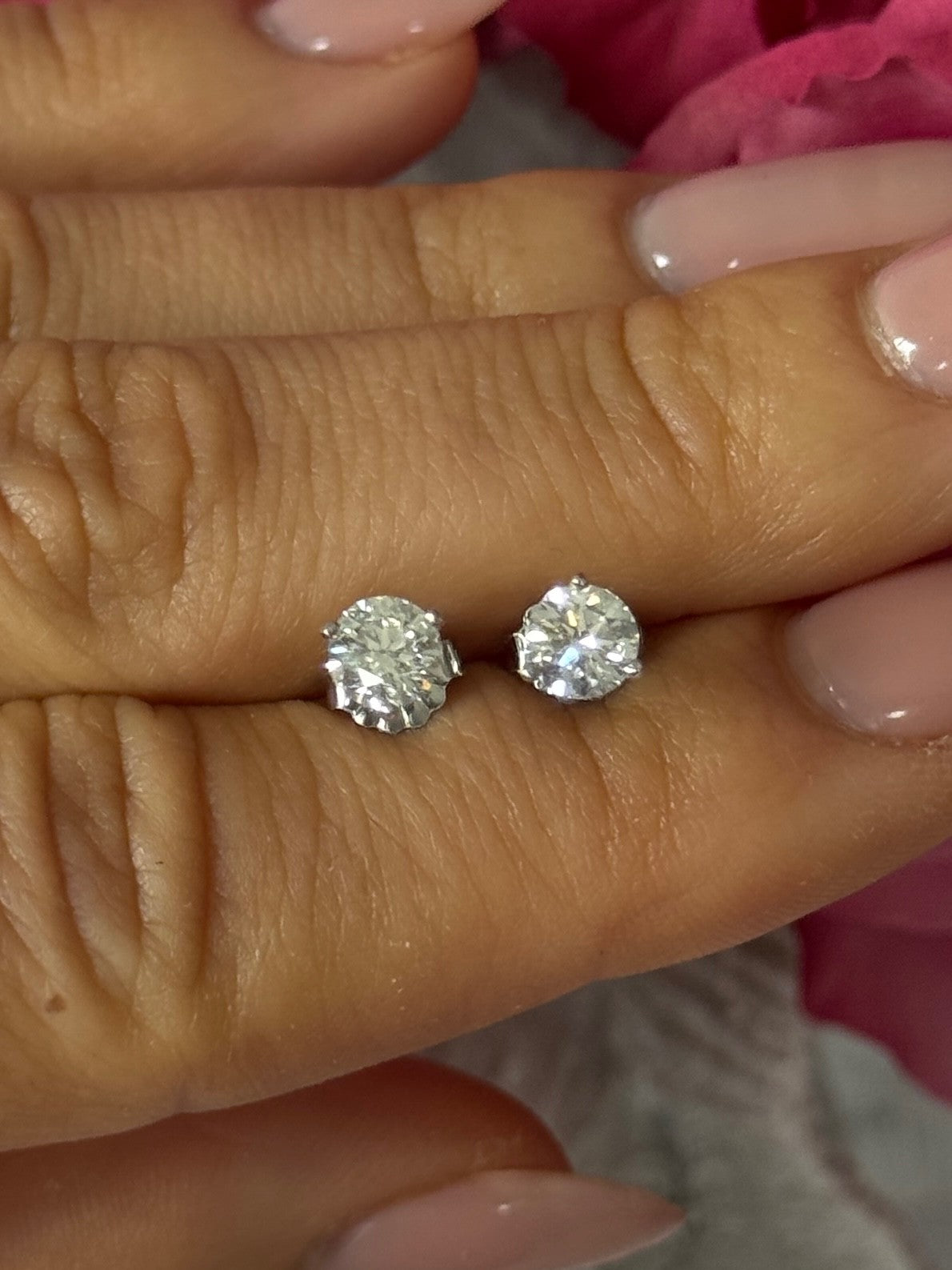 Elegant 14K White Gold 1 carat Diamond Earrings