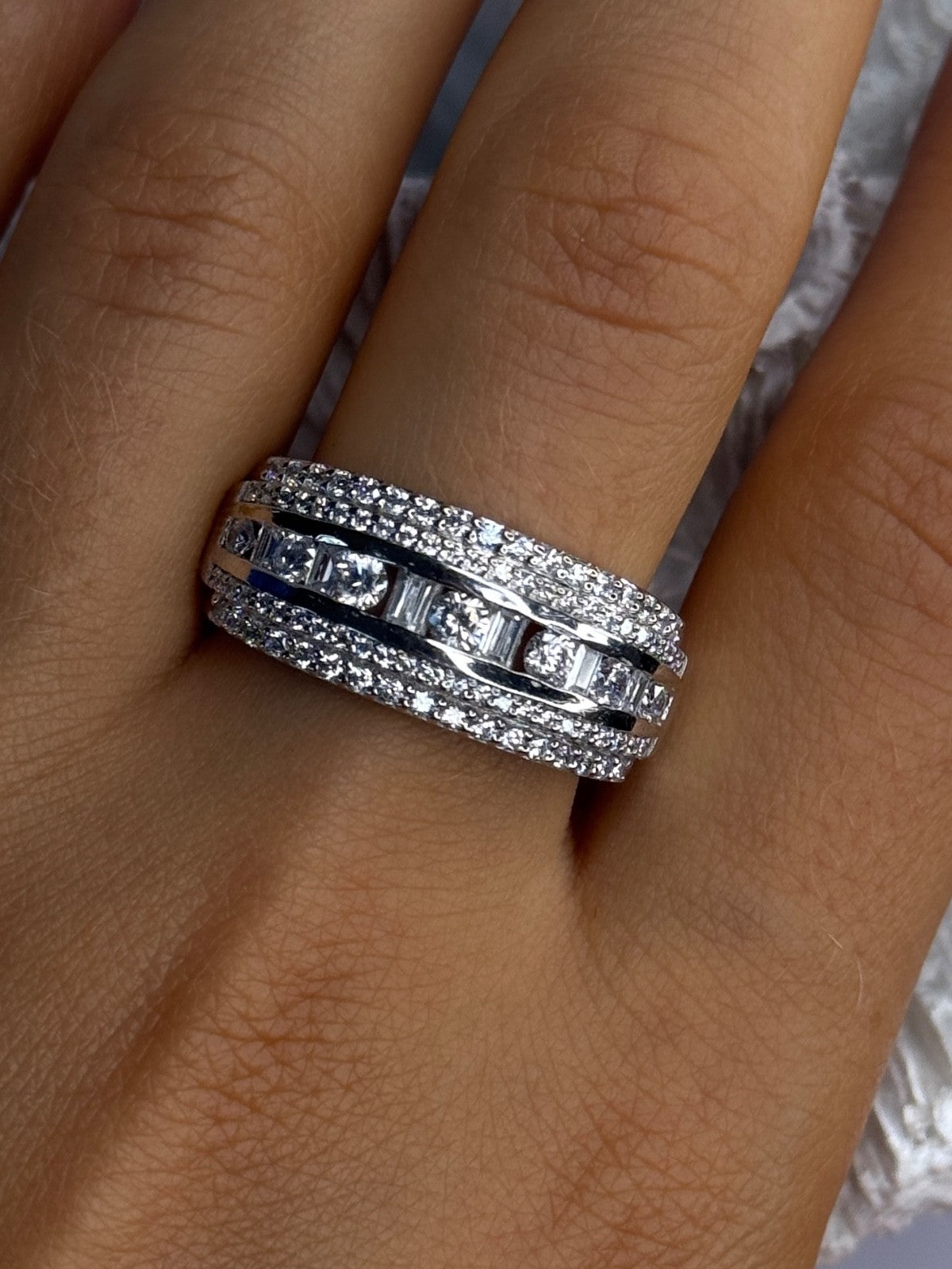 Beautiful Design 925 Sterling Silver Cz Ring Size 11