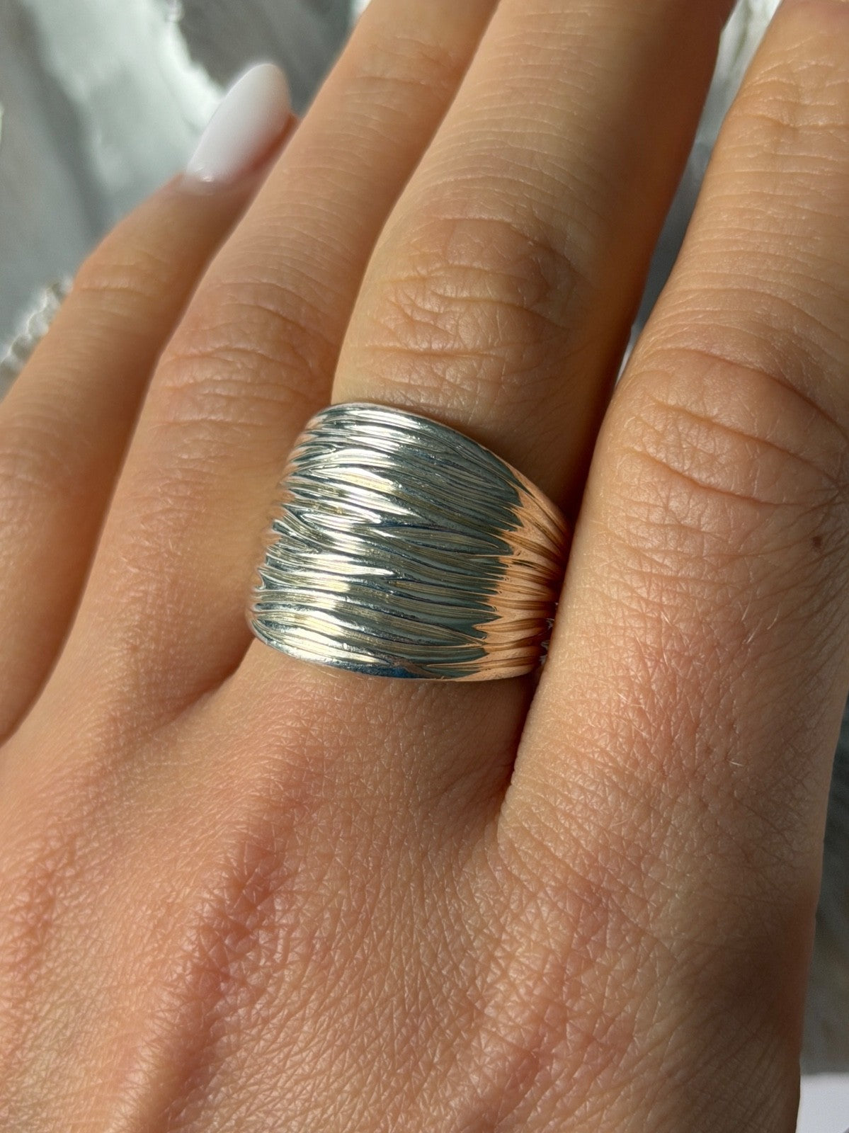 Elegant Design 925 Sterling Silver Ring Size 8