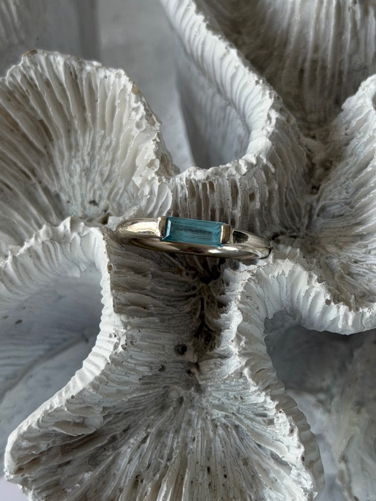 925 Sterling Silver Blue Topaz Ring Size 5.5