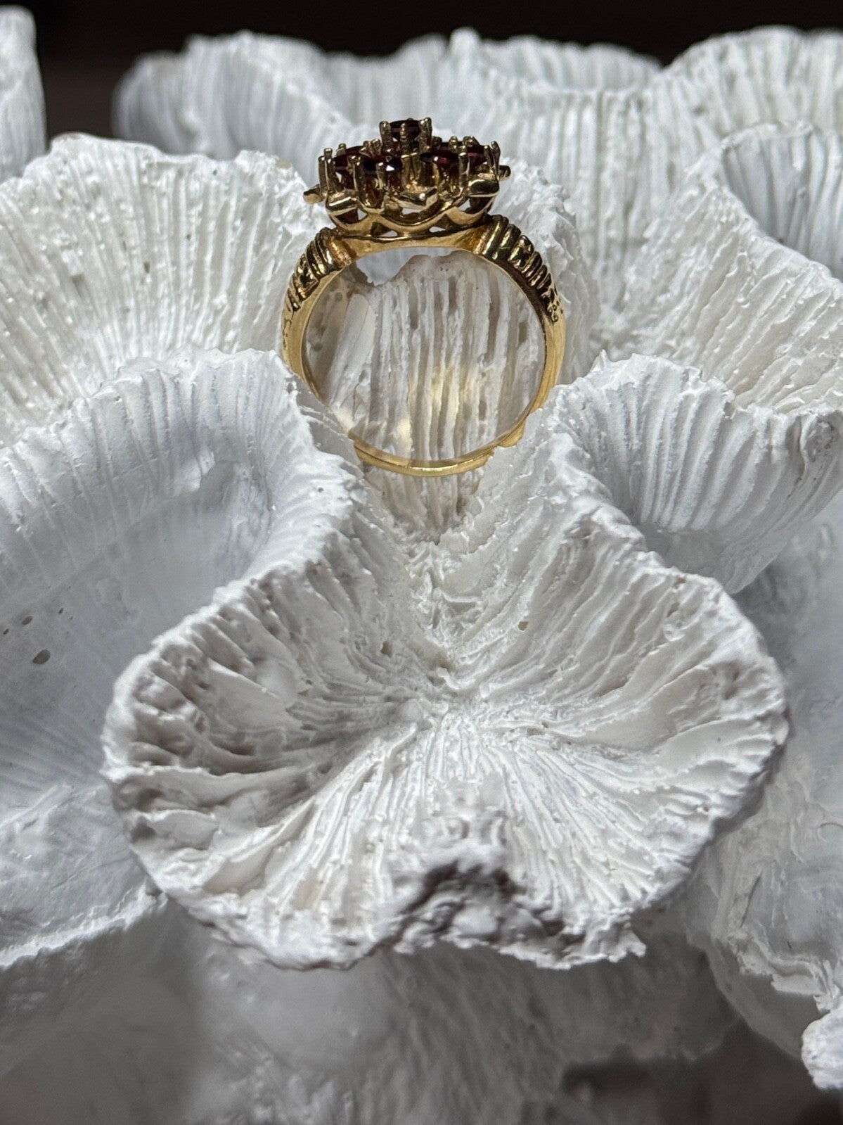 14K Yellow Gold Ring Garnet Flower Size 5