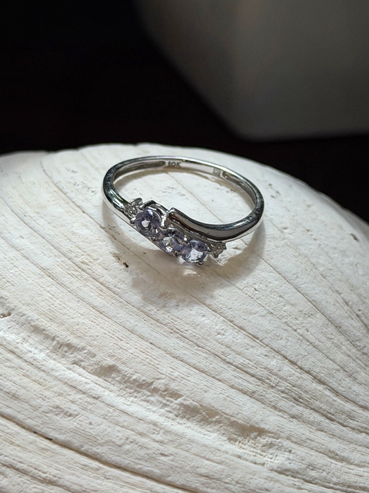 10K White Gold Lavender Sapphire & Diamond Ring Size 6.5