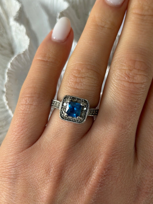 Vintage 925 Sterling Silver Blue & White Spinel Ring Size 6