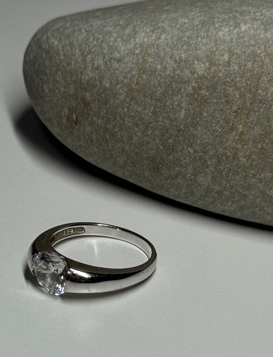 925 Sterling Silver CZ Ring Size 7.5