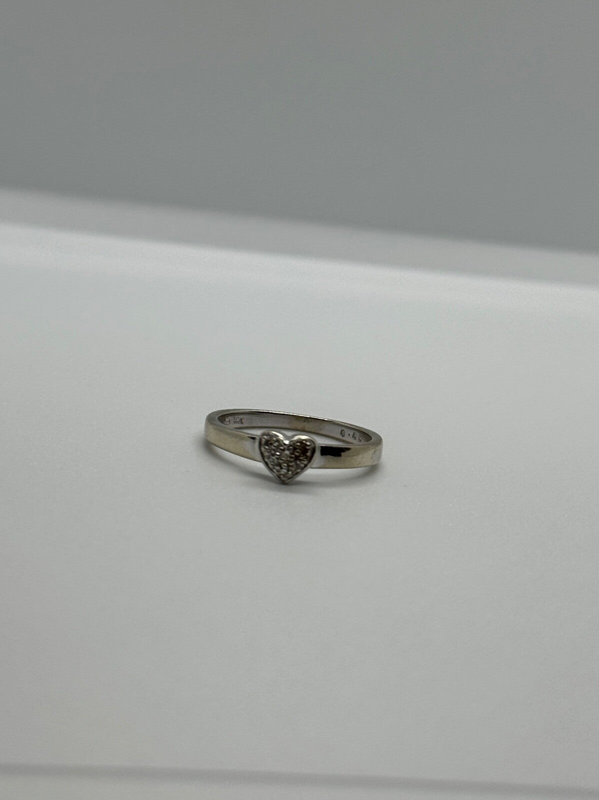 10K White Gold Diamond Heart Ring Size 6