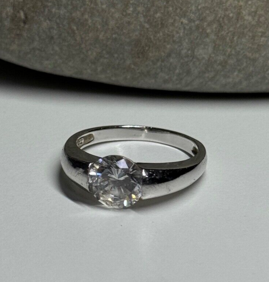 925 Sterling Silver CZ Ring Size 7.5