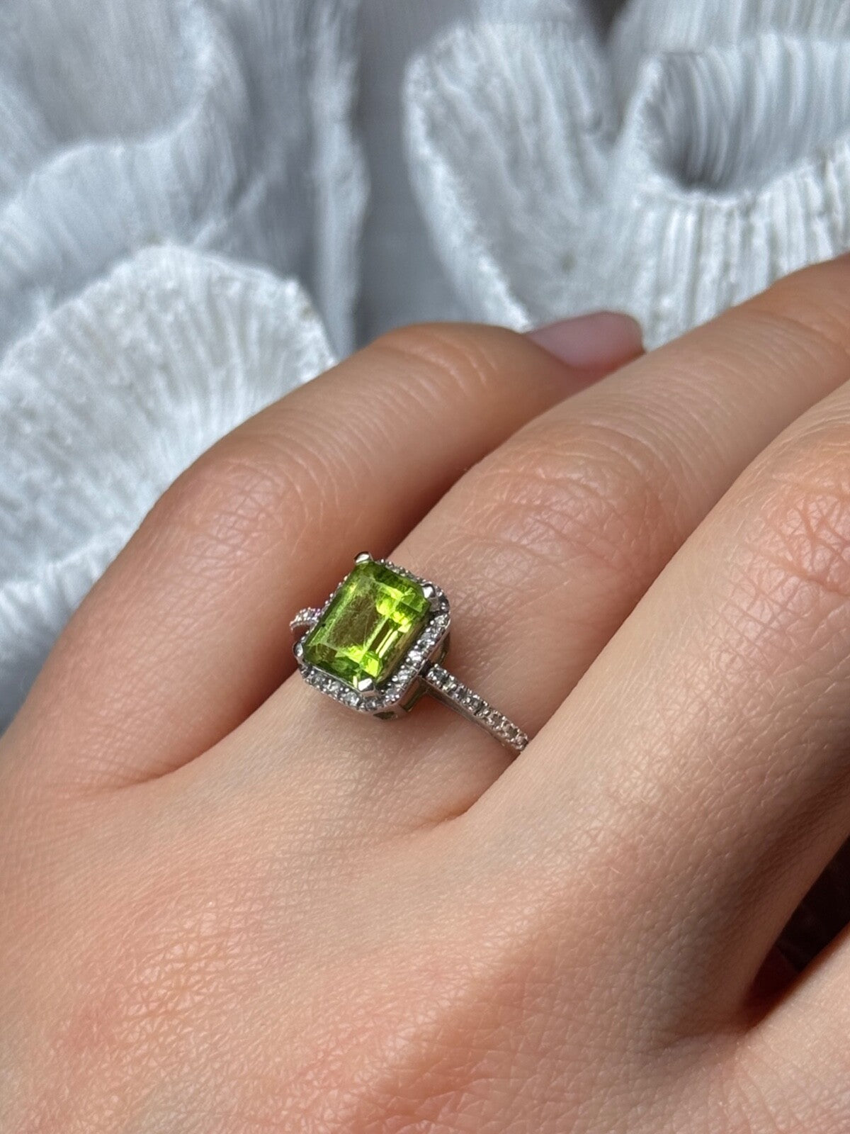 10K White Gold Ring Peridot & Diamonds Size 6.5
