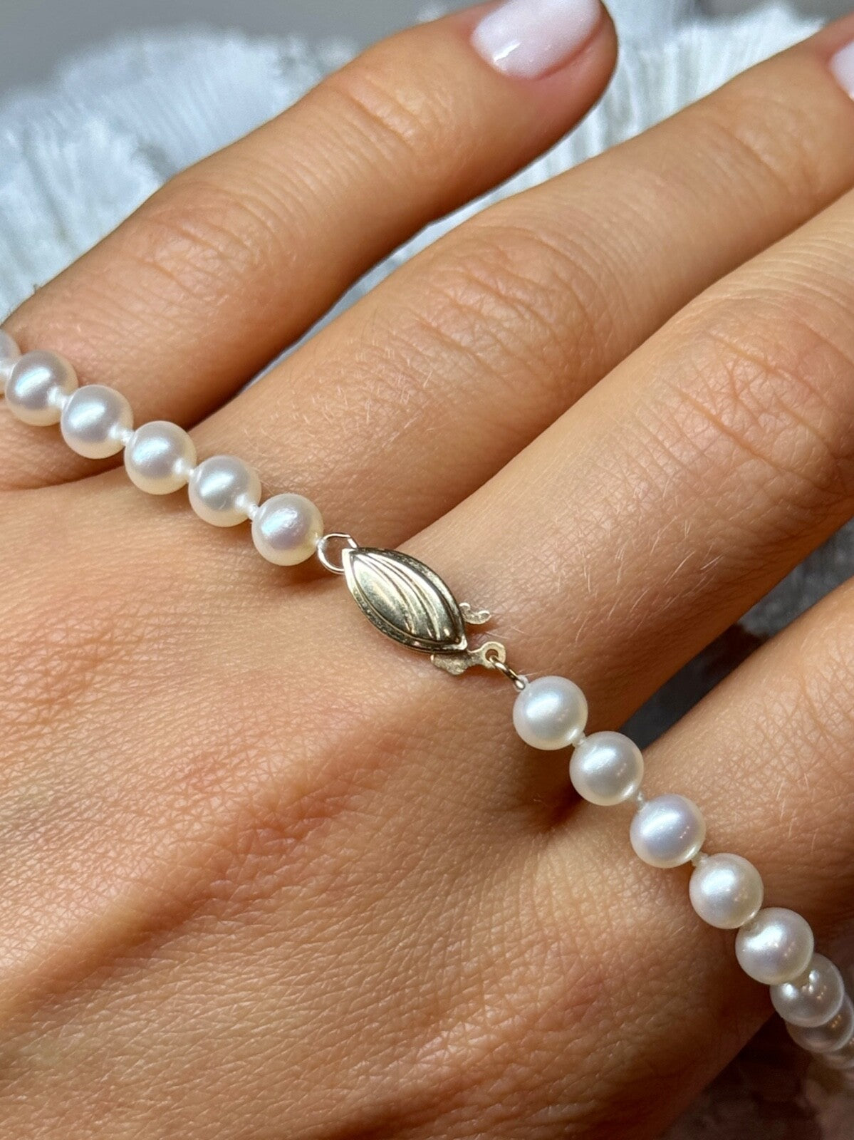 14K Yellow Gold Claps Fresh Water Pearl Necklace 18 Inch