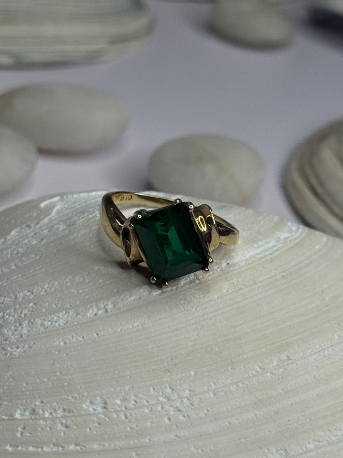 10K Yellow Gold Emerald Ring Size 4