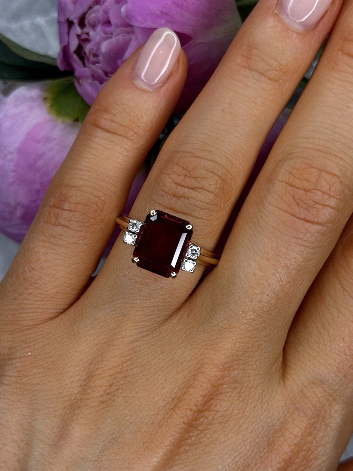 14K Yellow Gold Burgundy Red Garnet & Diamonds Ring Size 8