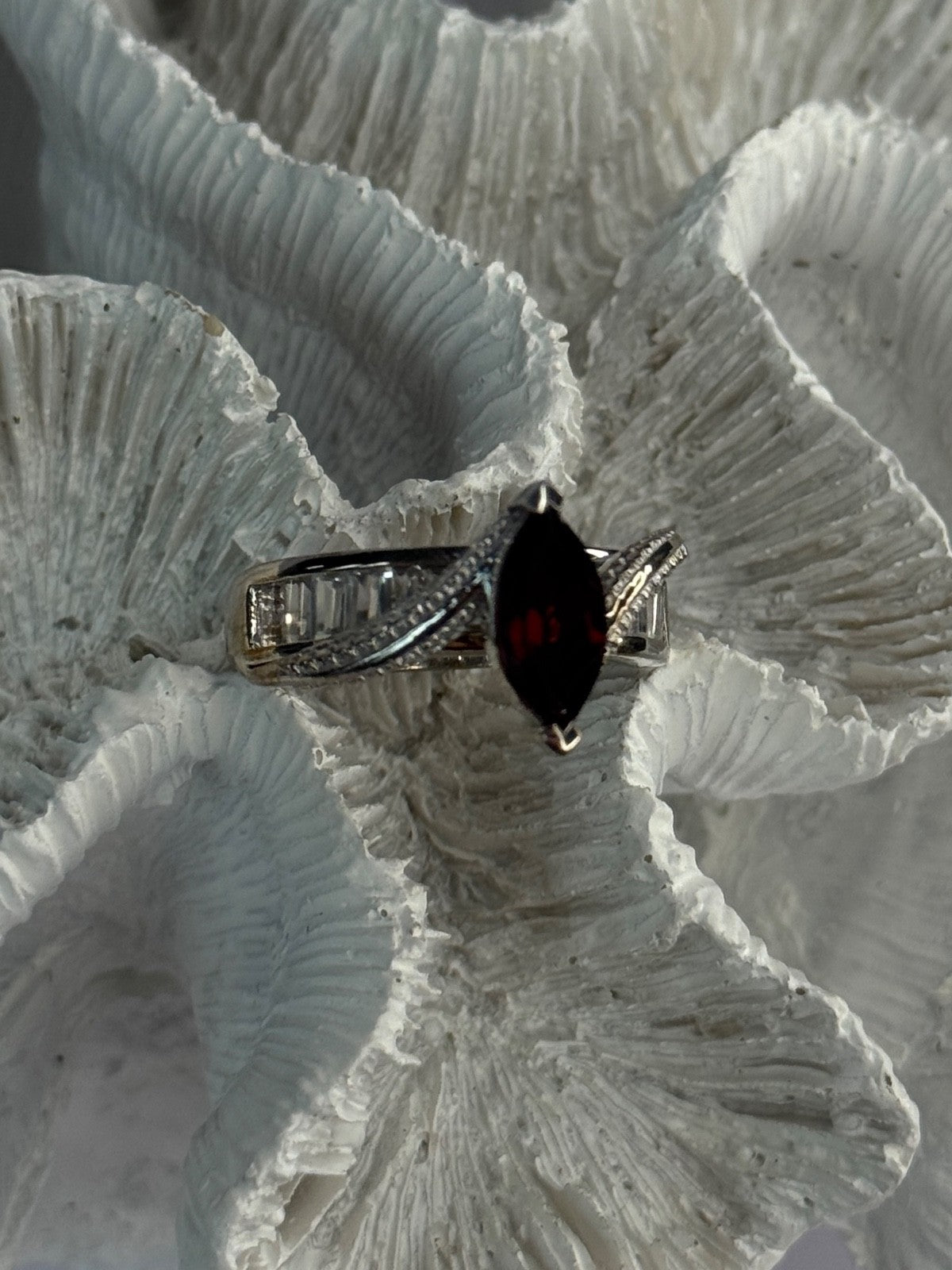 925 Sterling Silver Garnet & Beryl Ring Size 10