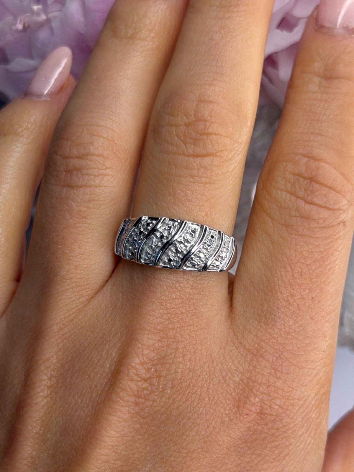 Elegant Design 925 Sterling Silver Ring Size 9