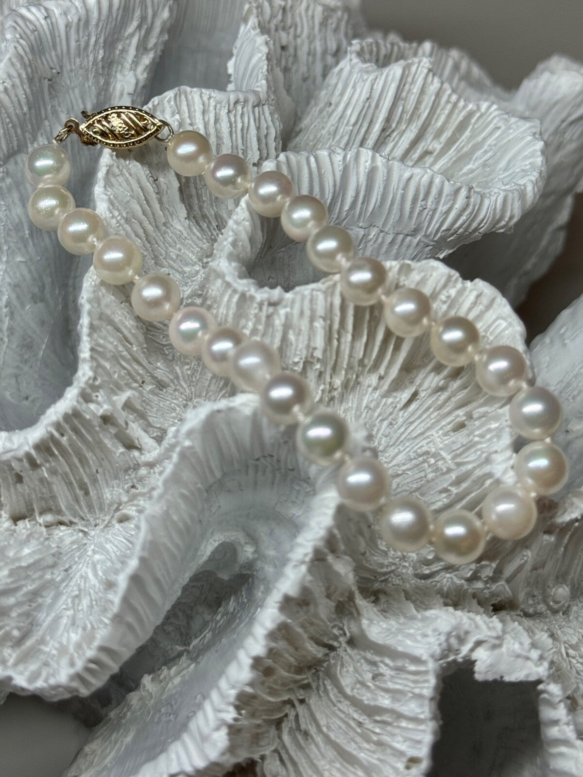 14K Yellow Gold Clasp Fresh Water Pearl Bracelet 7 Inch