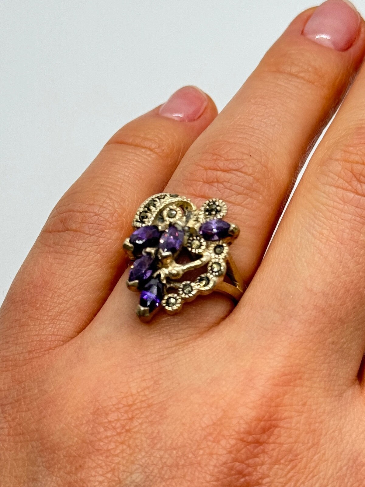 925 Sterling Silver Amethyst & Marcasite Ring Size 6