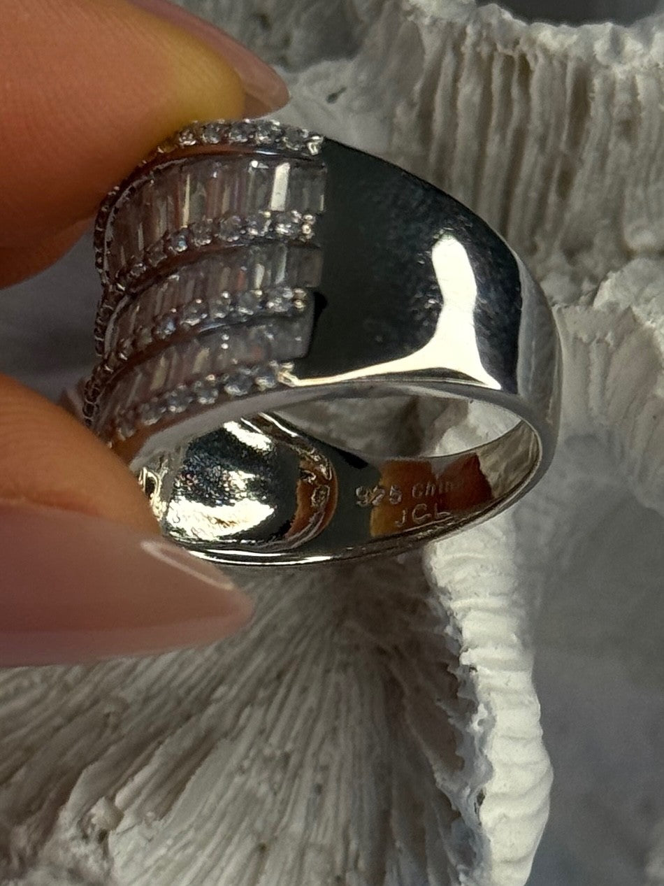 Elegant Design 925 Sterling Silver Cz Ring Size 9