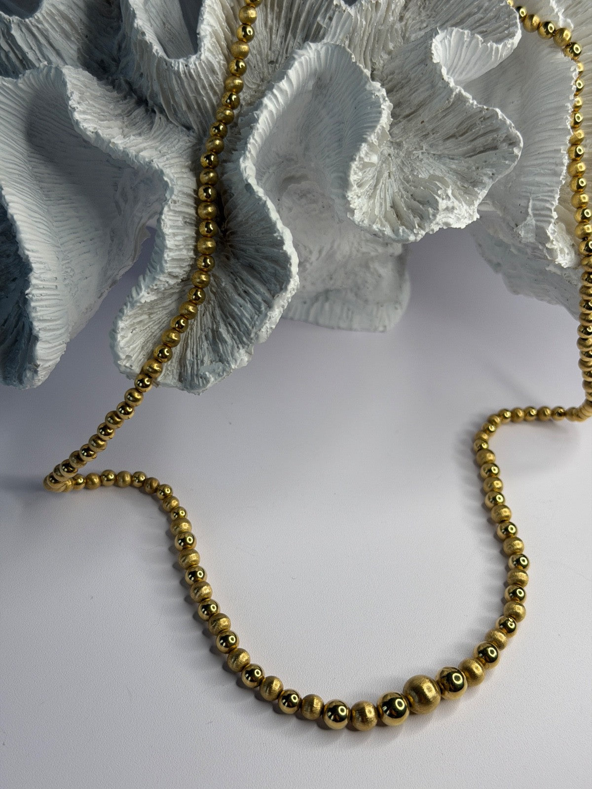 Elegant Design 14K Yellow Gold Necklace Length 23 in