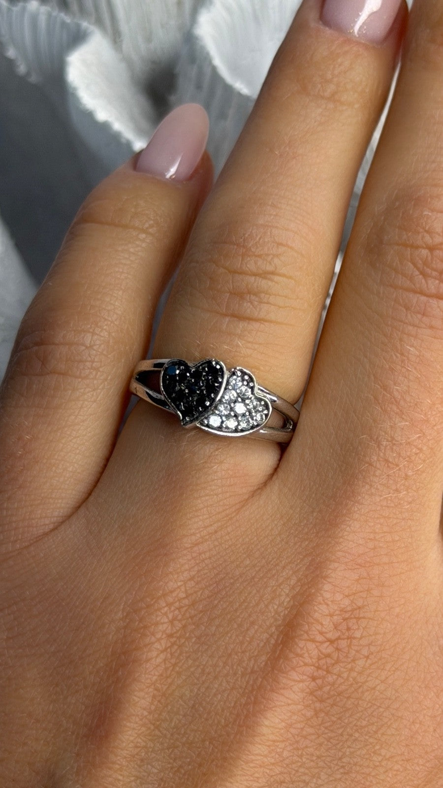 925 Sterling Silver Black & White Spinel Hearts Ring Size 6