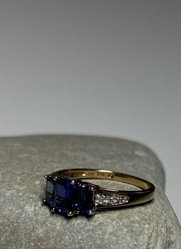 10K Yellow Gold Sapphire & Diamonds Ring Size 6