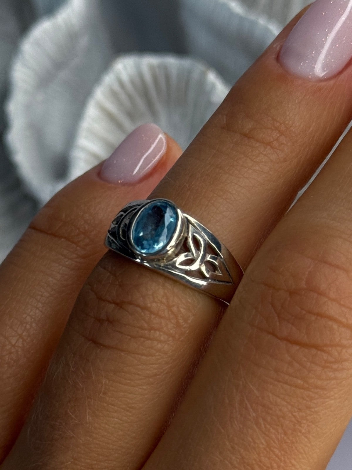 925 Sterling Silver Blue Topaz Ring Size 6
