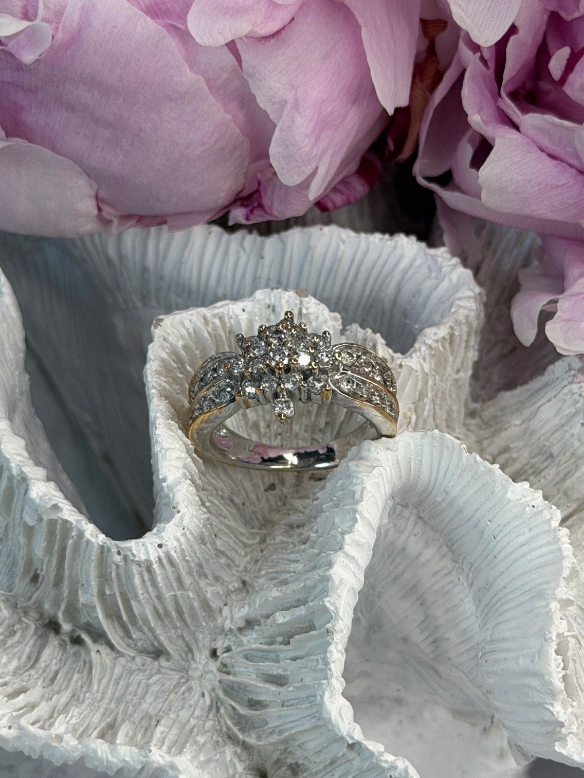 10K Yellow & White Gold Diamond Flower 1.36 ct Ring Size 7
