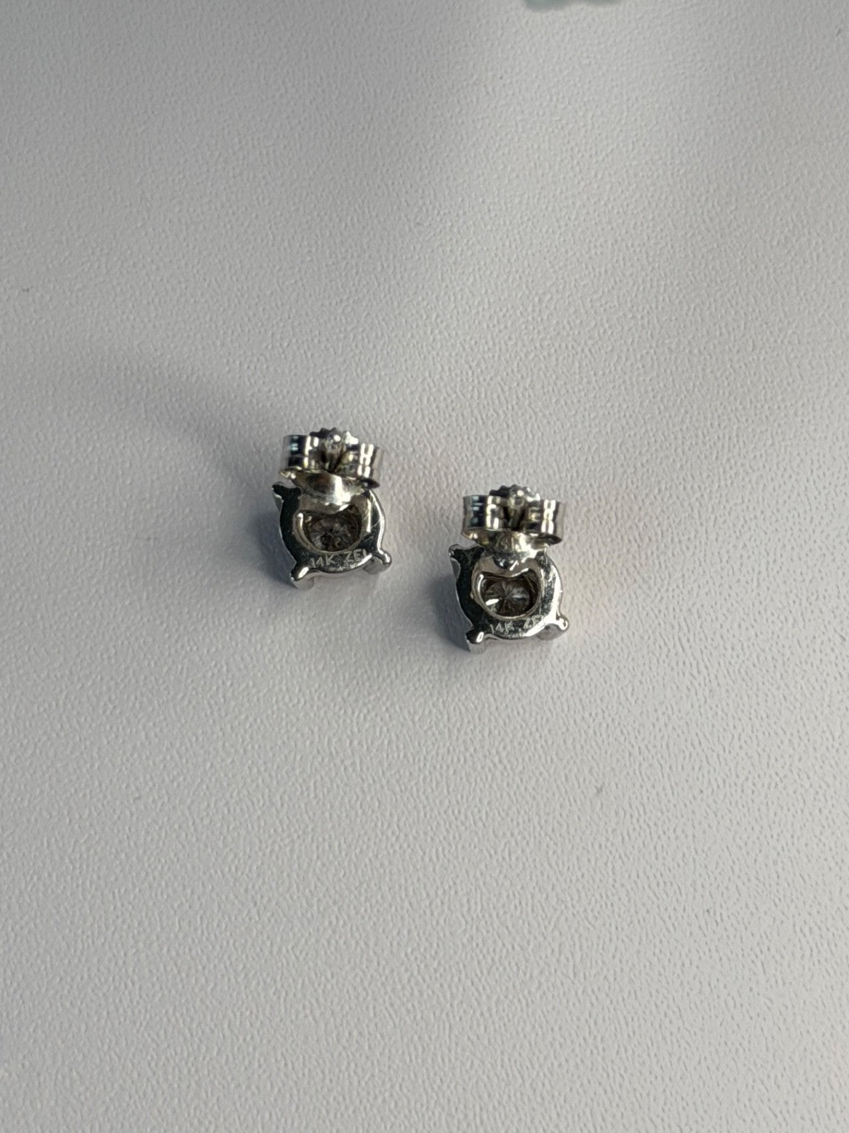 ZEI 14K White Gold Diamond tcw 0.14 ct Stud Earrings
