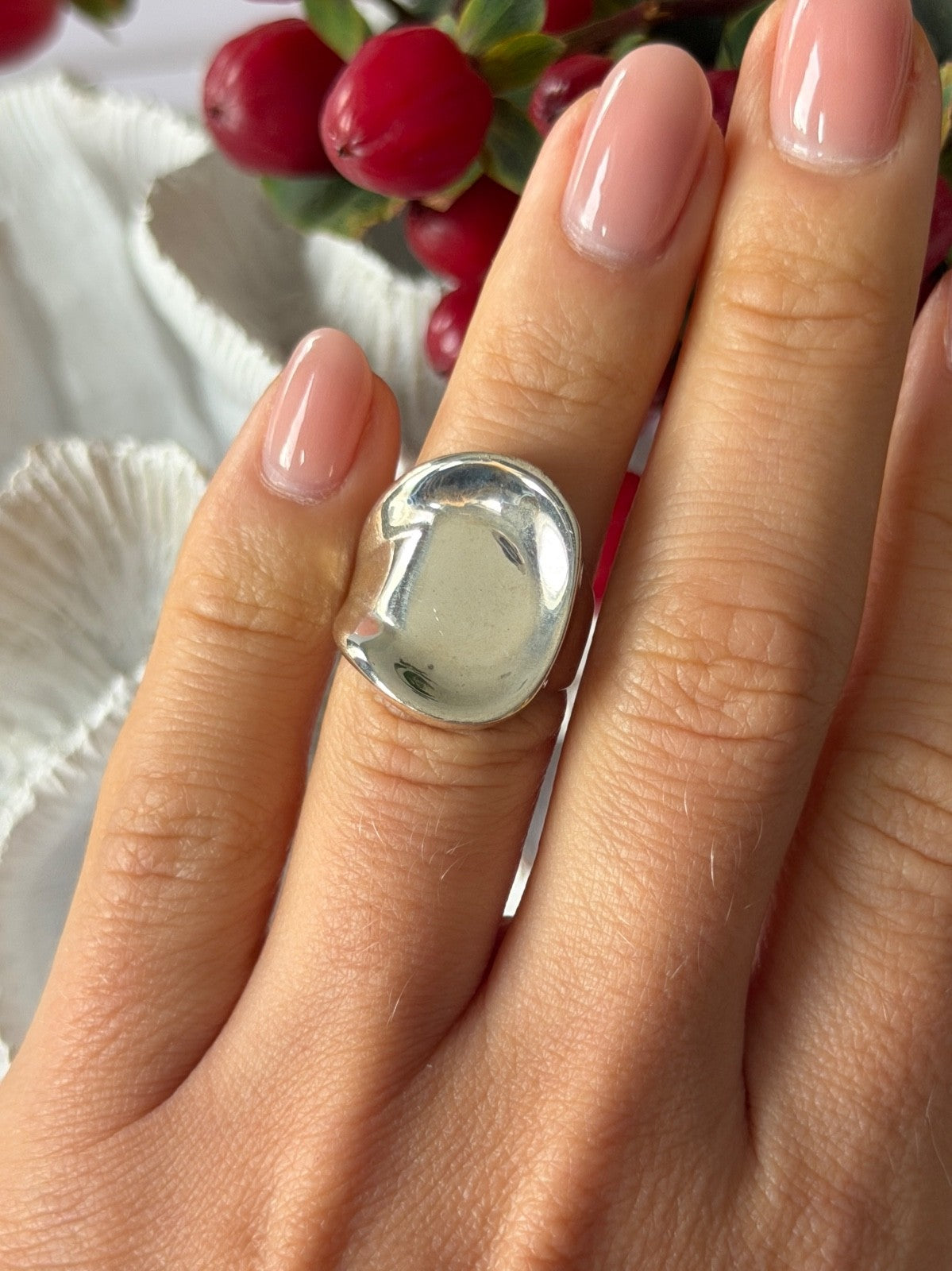 Elegant Design 925 Sterling Silver Ring Size 6